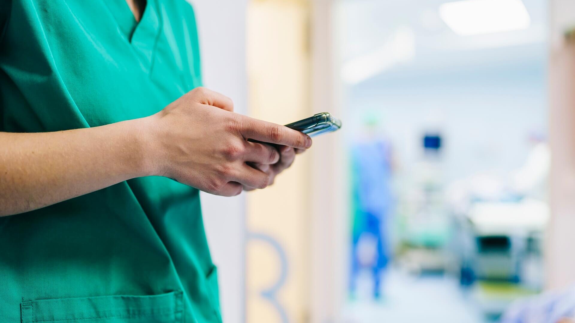provider choosing a locum tenens agency