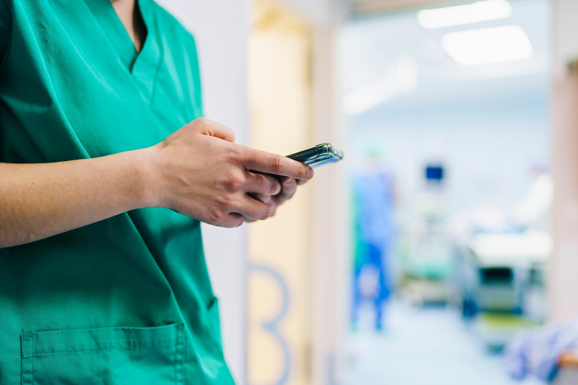provider choosing a locum tenens agency